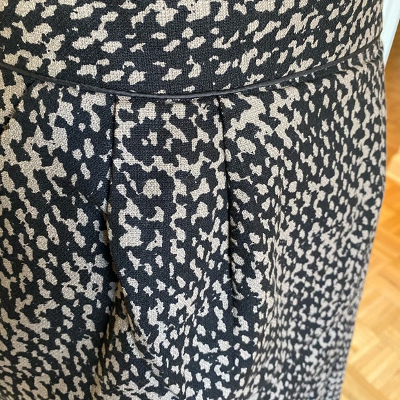 Patterned Mini Skirt - Picture 4 of 9
